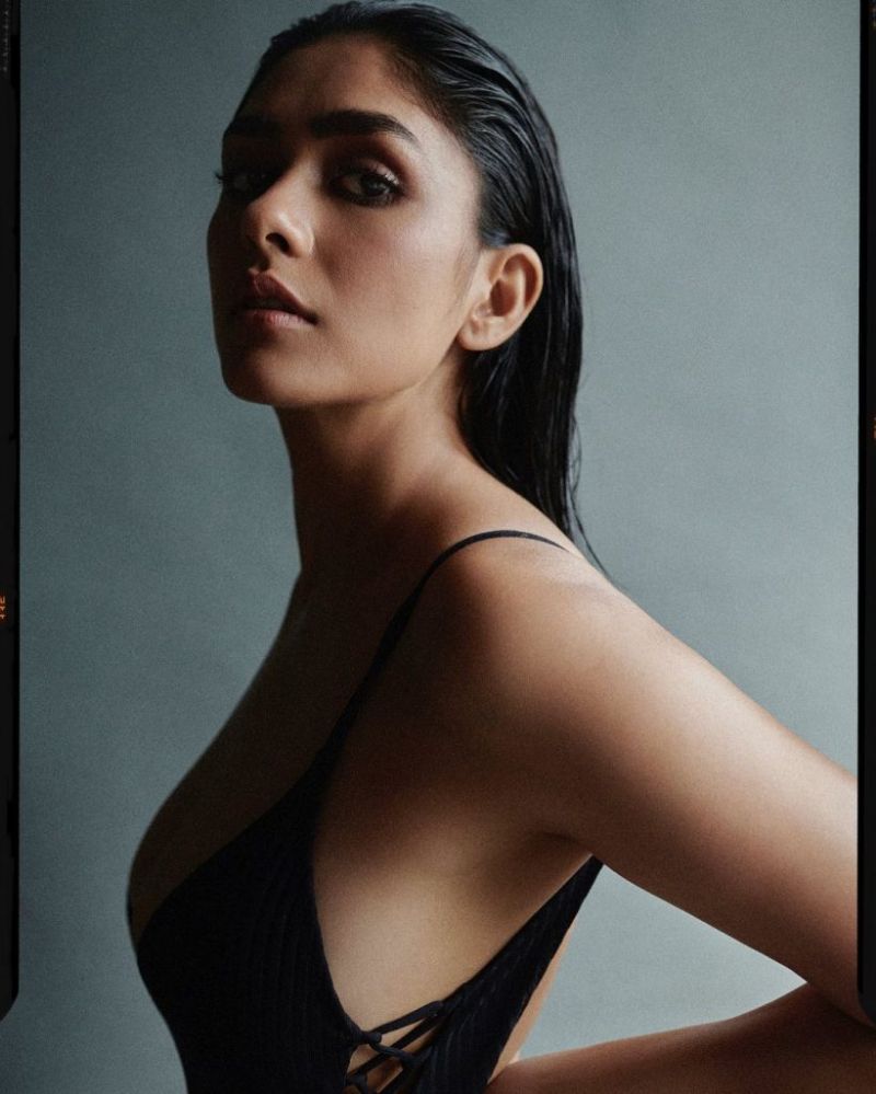 hot-indian-actress-Mrunal-Thakur-in-bikini-showing-her-seductive-side