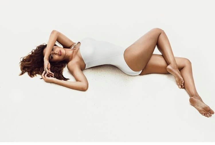 Esha-Gupta-monokini-bikini-shows-off-her-ass-butt-thighs
