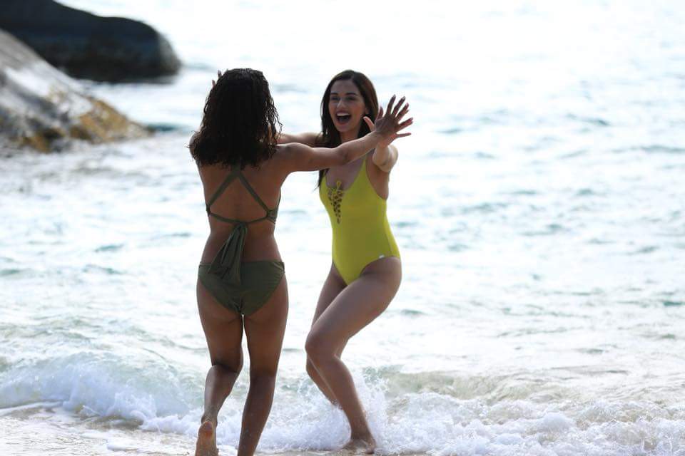 Manushi-Chillar-having-fun-in-a-bikini-on-beach-with-a-friends-shows-off-her-butt-ass