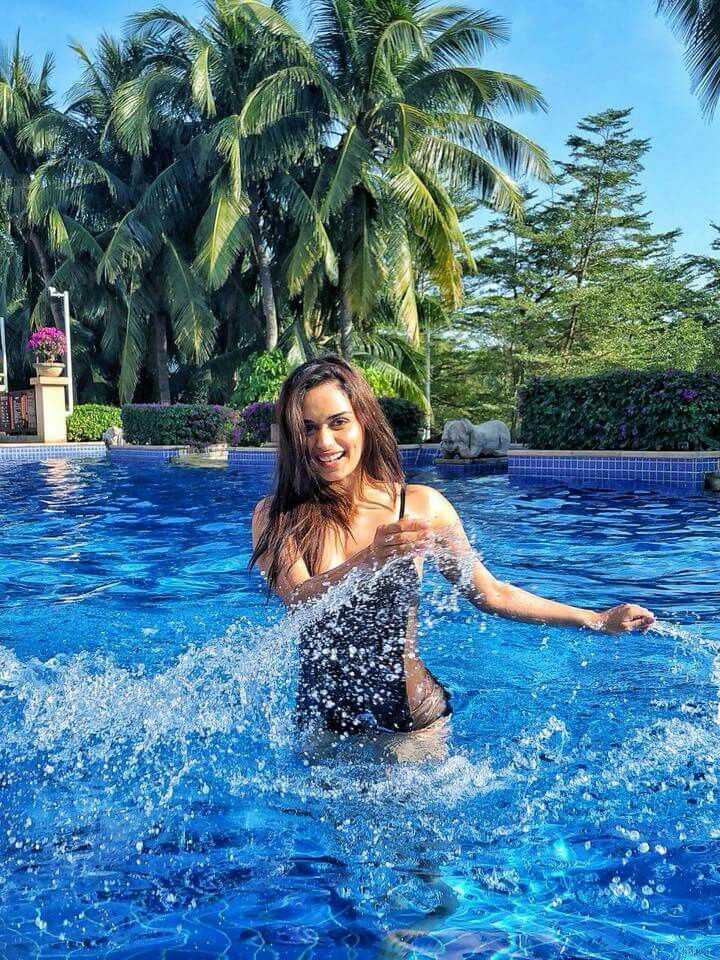 beautiful-actress-manushi-chhillar-in-bikini-swimsuit-enjoying-in-swimming-pool