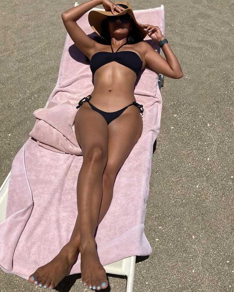 esha-gupta-in-bikini-taking-sunbath-and-exposing-her-curvaceous-body