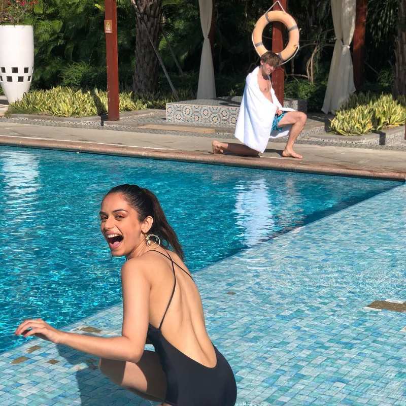 manushi-chhillar-bikini-pose-in-swimming-pool-enjoying