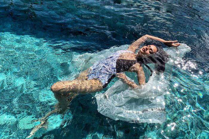 manushi-chhillar-bikini-pose-raising-the-water-temperature