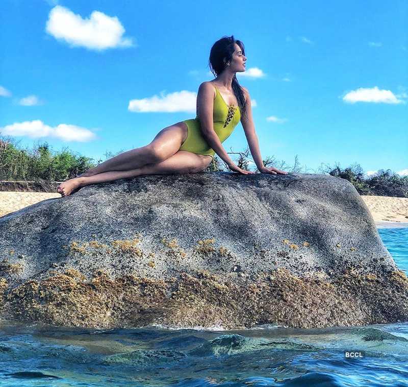 miss-world-manushi-chhillar-in-bikini-on-big-rock-posing-like-a-mermaid